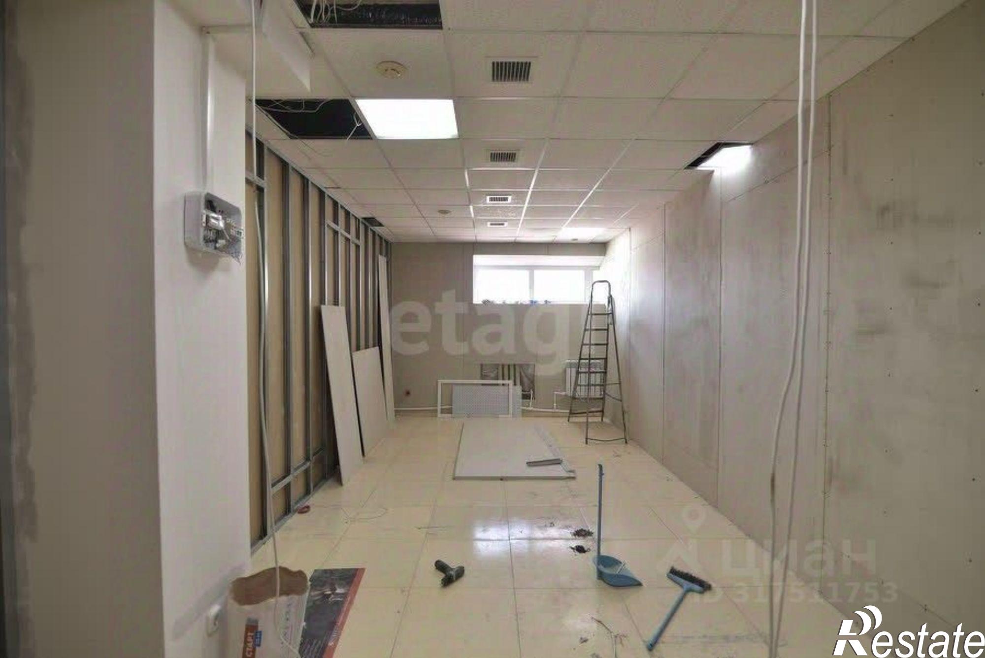 Сдать торговое помещение за 64 000 рублей на ул Емельянова А.О., 4