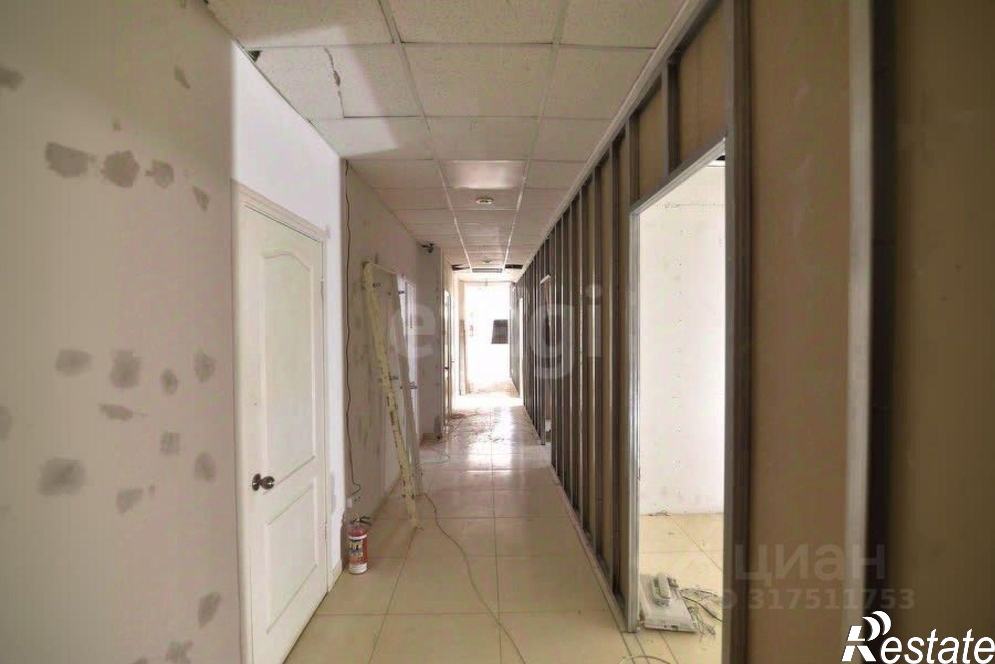 Сдать торговое помещение за 64 000 рублей на ул Емельянова А.О., 4