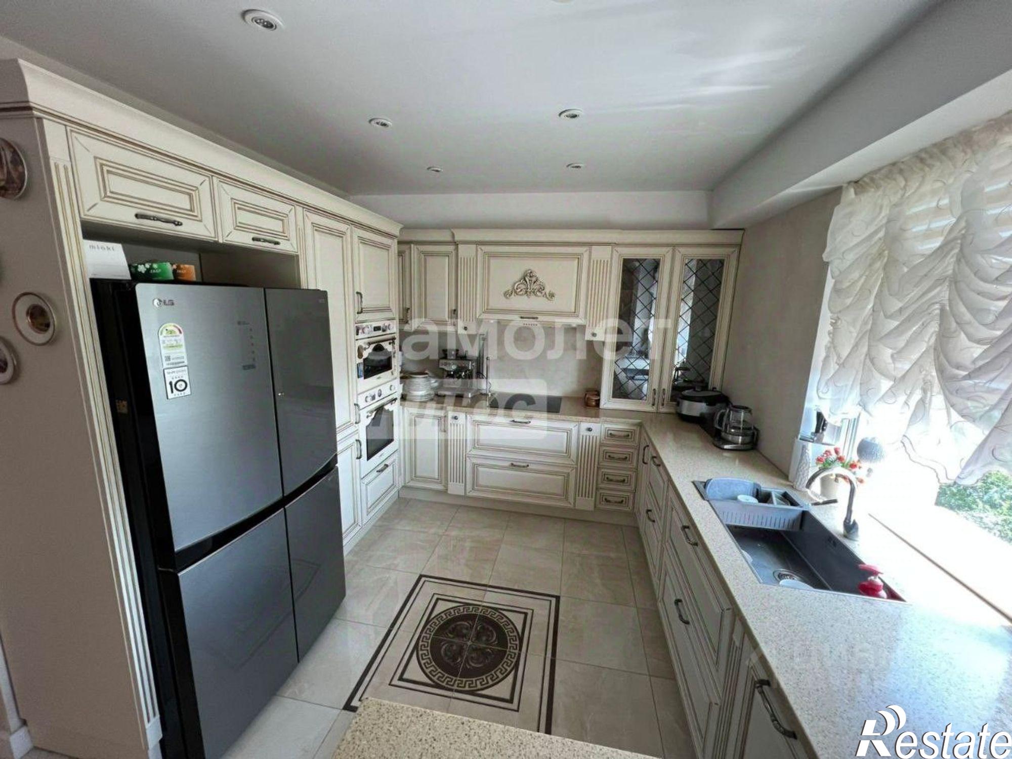 Купить квартиру за 35 000 000 рублей на Комсомольская улица, 295Б