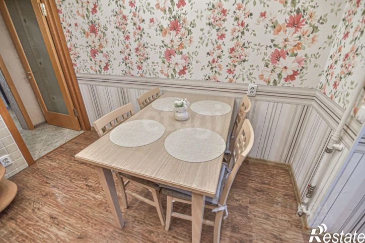 3-комн квартира улица Емельянова, 17,  д. 17