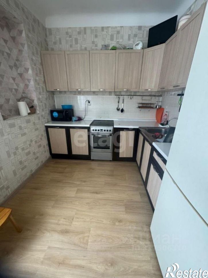 3-комн квартира Институтская улица, 18Б,  д. 18Б