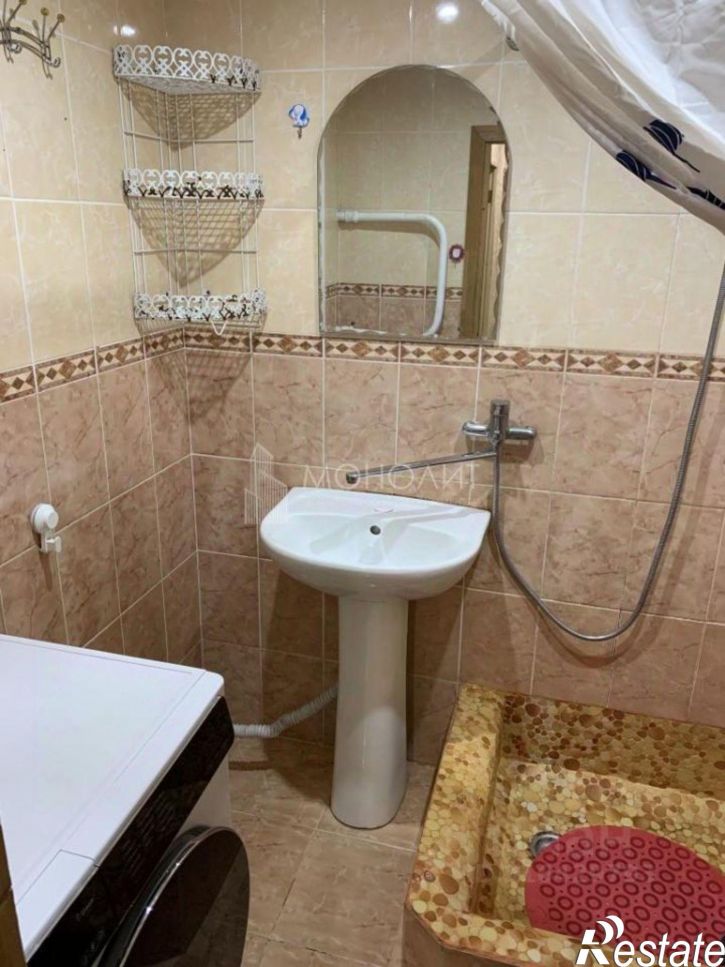 3-комн квартира улица Космонавта Поповича, 40А,  д. 40А