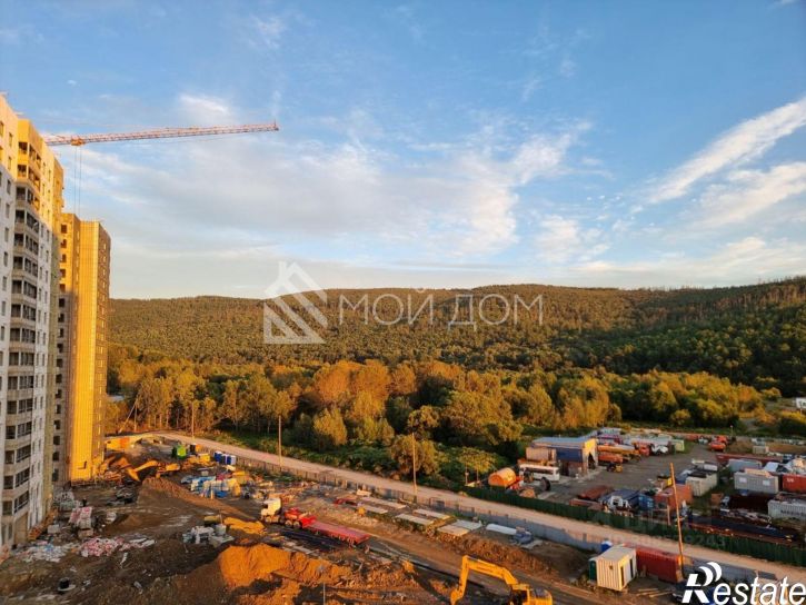 2-комн квартира улица имени Владимира Жириновского, 1,  д. 1