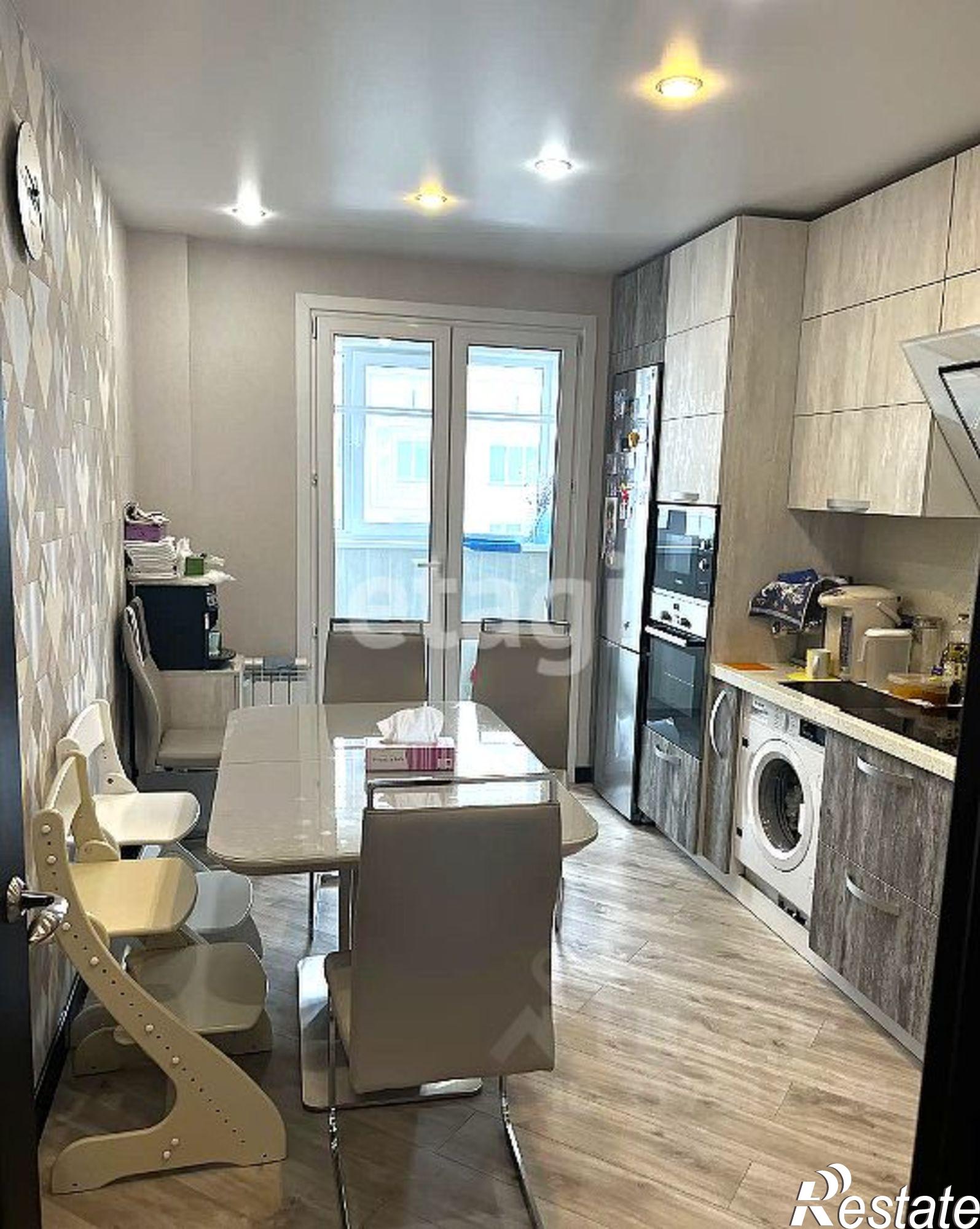 Купить квартиру за 15 000 000 рублей на улица Емельянова, 5