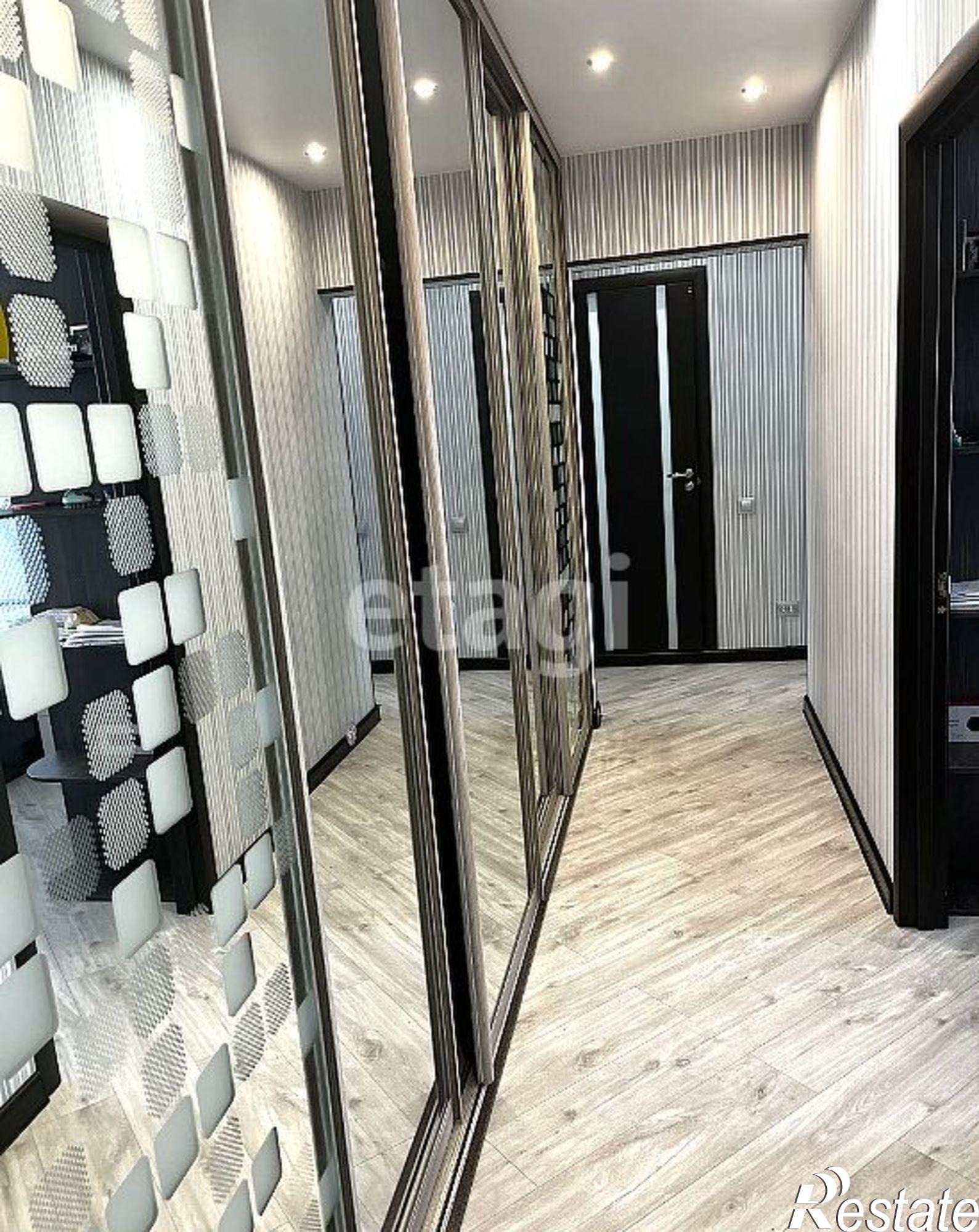 Купить квартиру за 15 000 000 рублей на улица Емельянова, 5