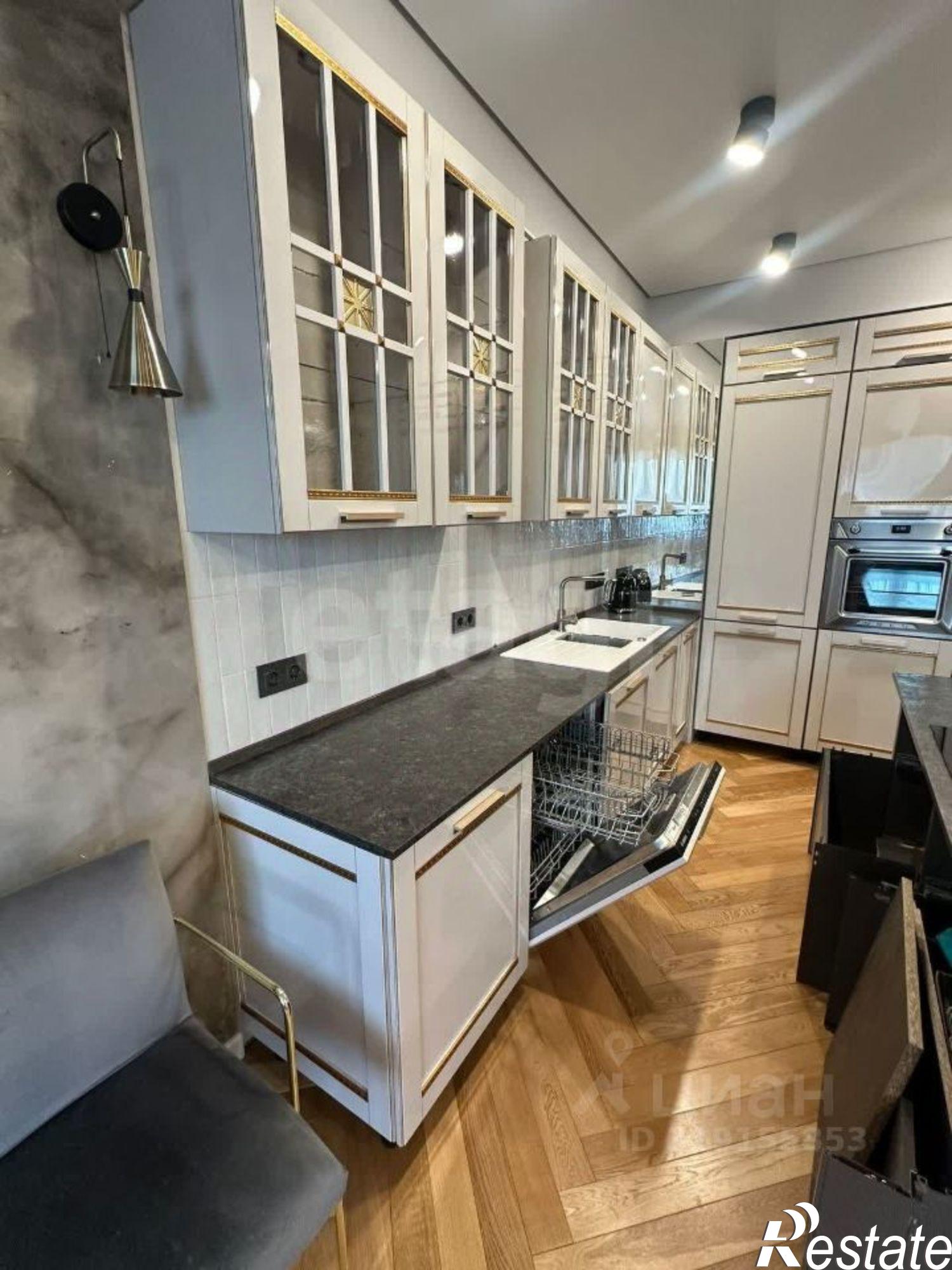 Купить квартиру за 35 000 000 рублей на Горная улица, 8 к4