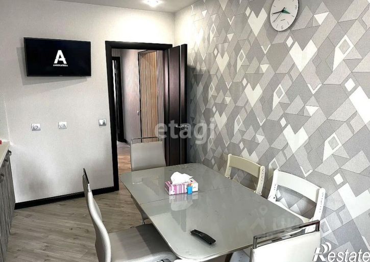 3-комн квартира улица Емельянова, 5,  д. 5