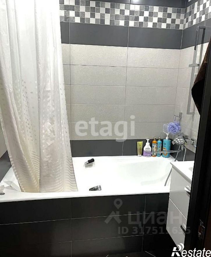 3-комн квартира улица Емельянова, 5,  д. 5