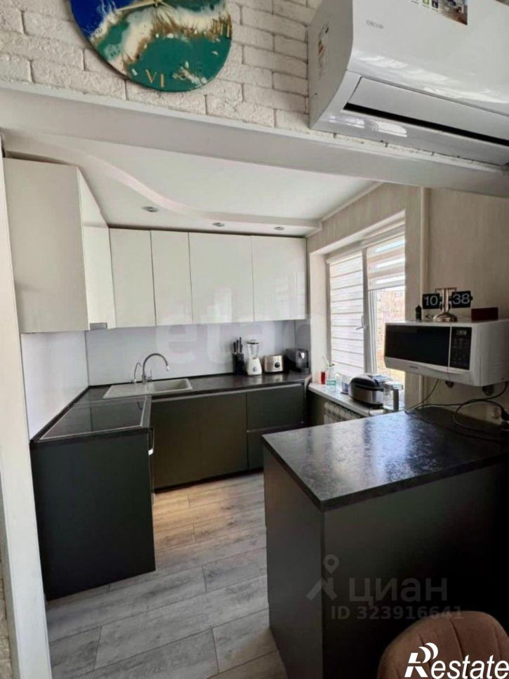 3-комн квартира улица Емельянова, 21,  д. 21